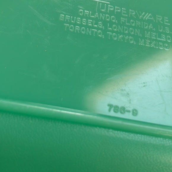 Tupperware jade green Chhese Vegetable Slaw Grater Bowl. #786-9Great cond-sharp! - Picture 5 of 5